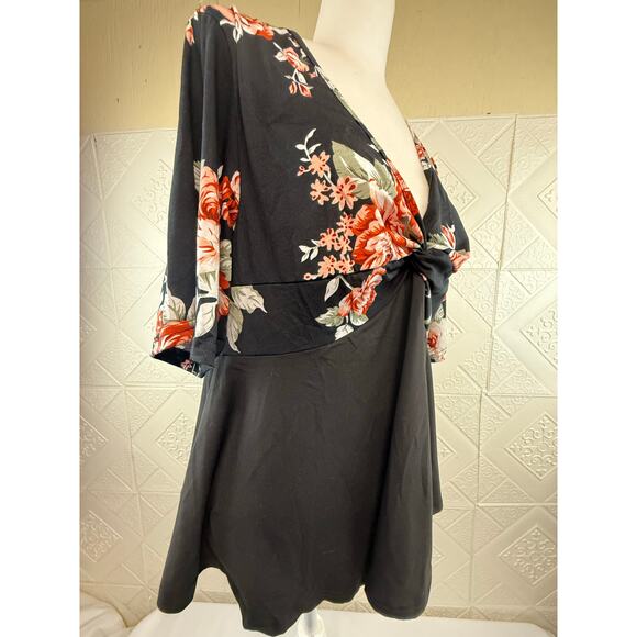 Shein Curve 2XL Black & Floral print v-neck women's top blouse flowing bottom - Picture 3 of 11